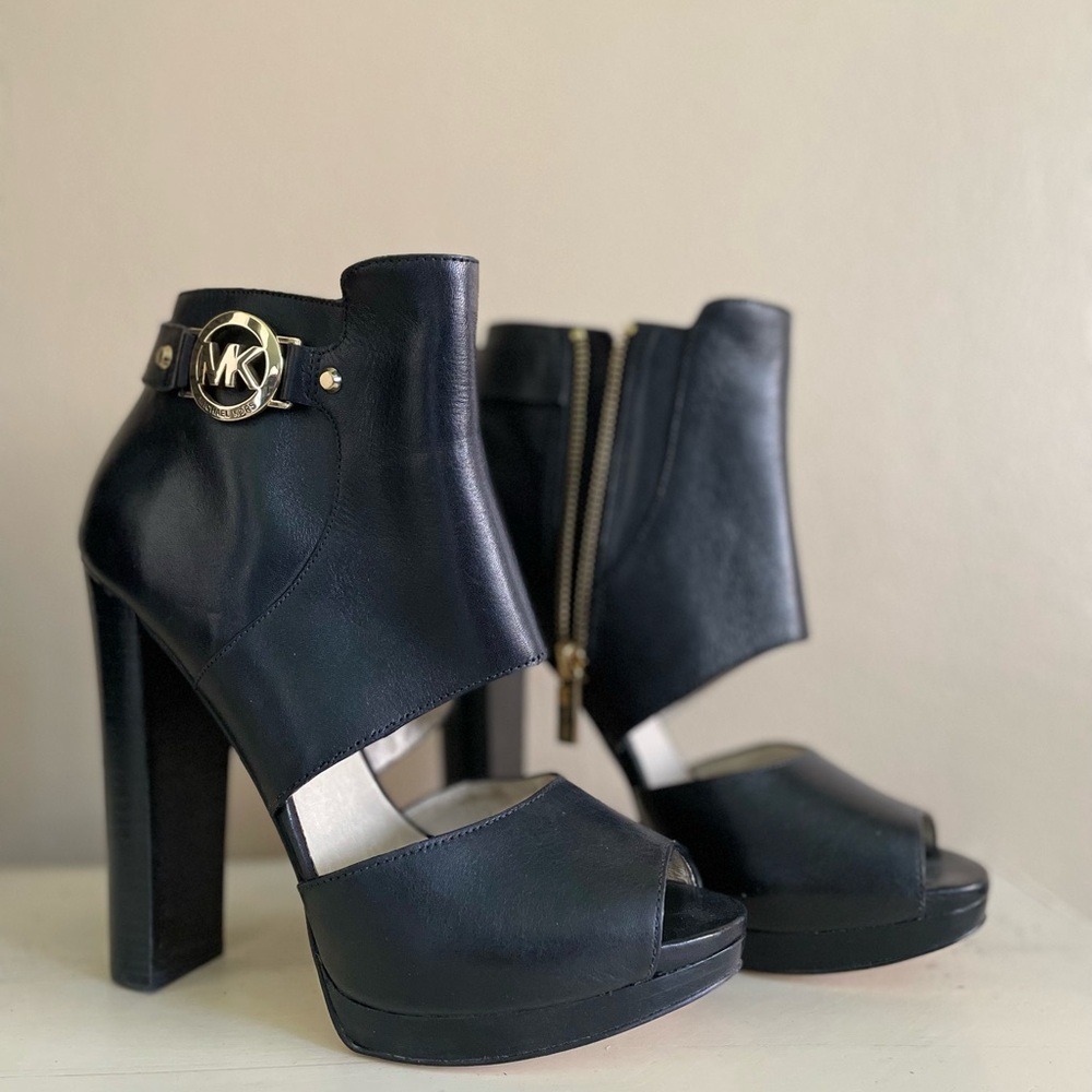 Michael Kors Black Platform Heels, size 8, NEW